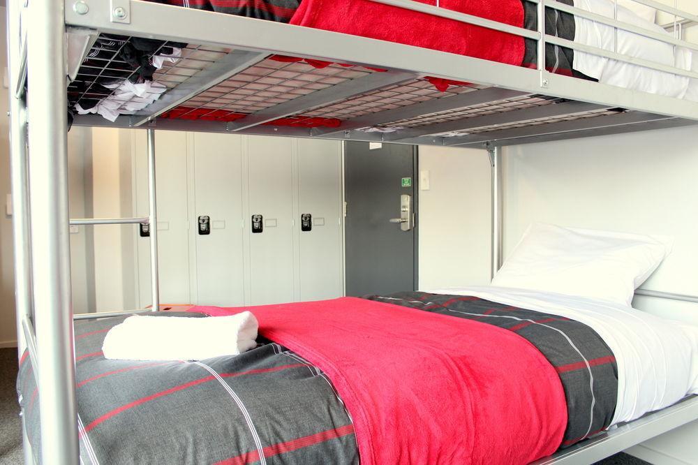 הוסטל כרייסטצ'רץ' Urbanz מראה חיצוני תמונה A typical room at the hotel