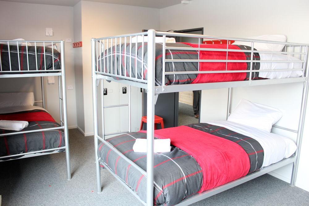 הוסטל כרייסטצ'רץ' Urbanz מראה חיצוני תמונה A typical room at the hotel