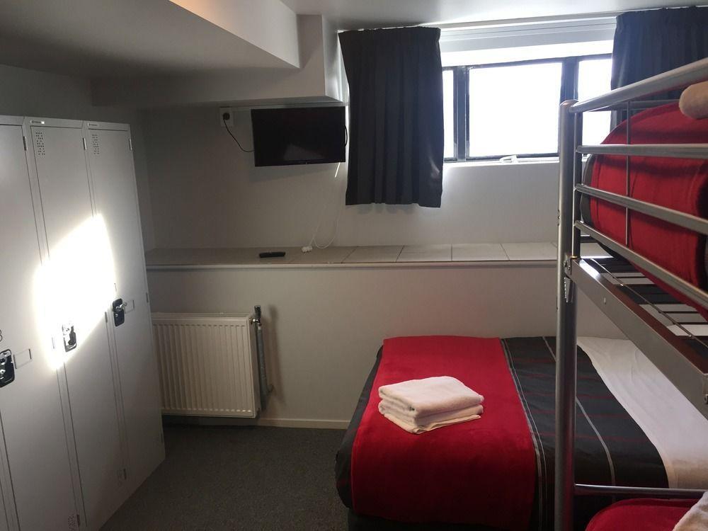הוסטל כרייסטצ'רץ' Urbanz מראה חיצוני תמונה A room at the hotel