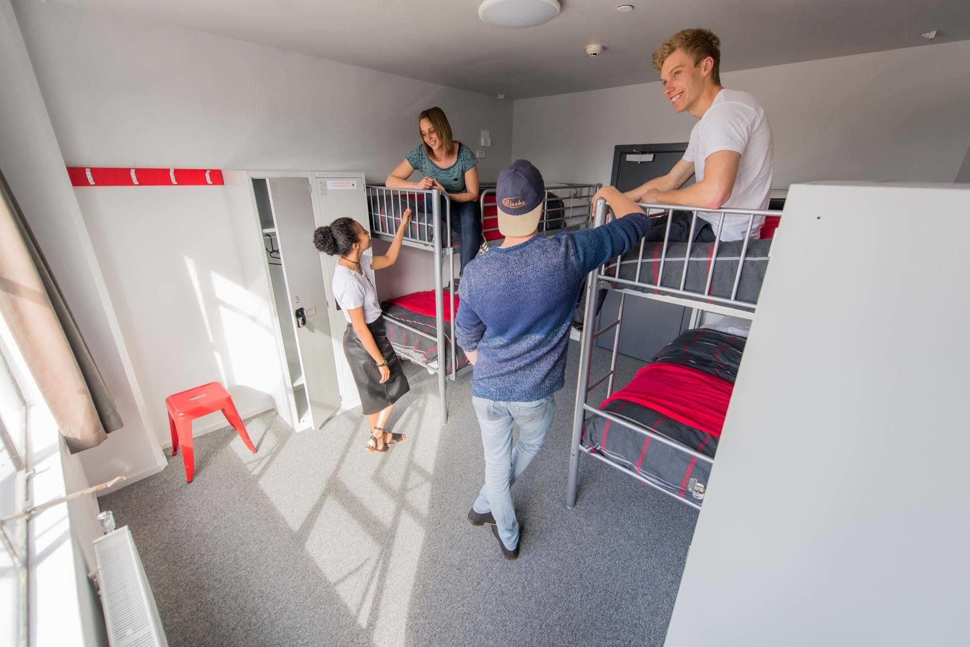 הוסטל כרייסטצ'רץ' Urbanz מראה חיצוני תמונה Hostel in Berlin
